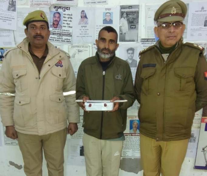 मथुरा 11 जनवरी 26*थाना वृन्दावन पुलिस द्वारा एक अभियुक्त को चोरी के मोवाइल फोन व एक चाकू के साथ किया गिरफ्तार* ।