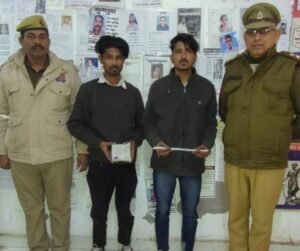 मथुरा 11 जनवरी 26*थाना वृन्दावन पुलिस द्वारा 02 अभियुक्तगण को चोरी के एक पर्स व एक चाकू के साथ किया गिरफ्तार ।*