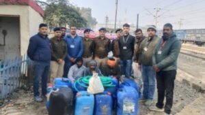 कानपुर नगर 12जनवरी 26*आर.पी.एफ. पनकी धाम ने तेल चोरों का गैंग माल समेत पकड़ा