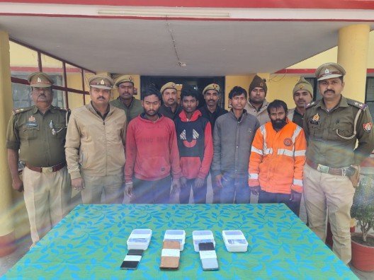 बाँदा12जनवरी26*चोरी की घटना का सफल अनावरण करते हुए 04 अभियुक्तों को किया गया गिरफ्तार ।