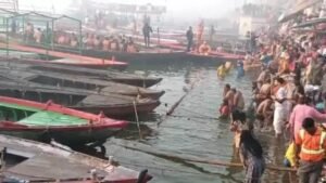 वाराणसी २३ जनवरी २६*बसंत पंचमी स्नान : कोहरे की चादर में लिपटा बनारस, लाखों श्रद्धालुओं ने गंगा में लगाई आस्था की डुबकी*