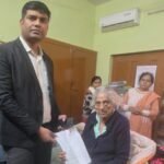 कानपुर मगर २४ जनवरी २६*एसआईआर**चल न सकीं तो अधिकारी पहुंचे घर, 93 वर्षीय मतदाता की वहीं हुई सुनवाई*