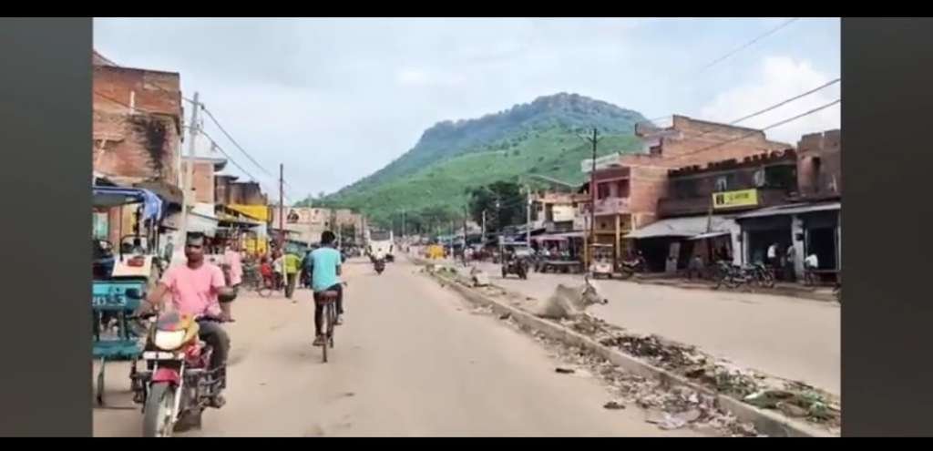 बांदा6 जनवरी 26*दिनदहाड़े भरे बाजार से 15 लाख रुपये की ज्वेलरी लूट कर बाइक सवार लुटेरे मौके पर से हुए फरार,