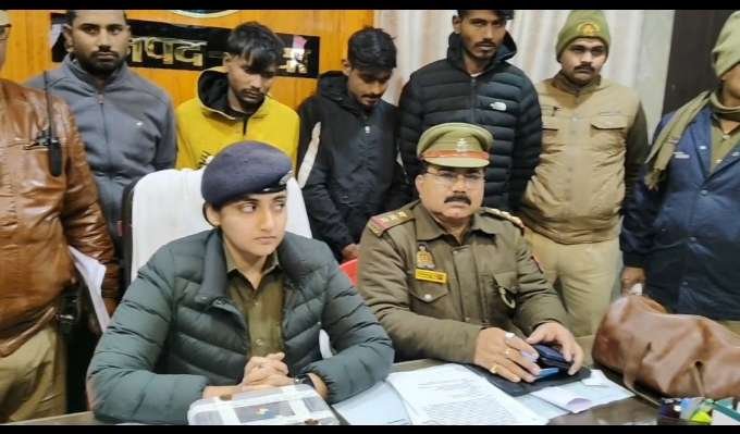 बाँदा8जनवरी26* अन्तर्जनपदीय चोर गिरोह के 04 अभियुक्तों को किया गया गिरफ्तार 