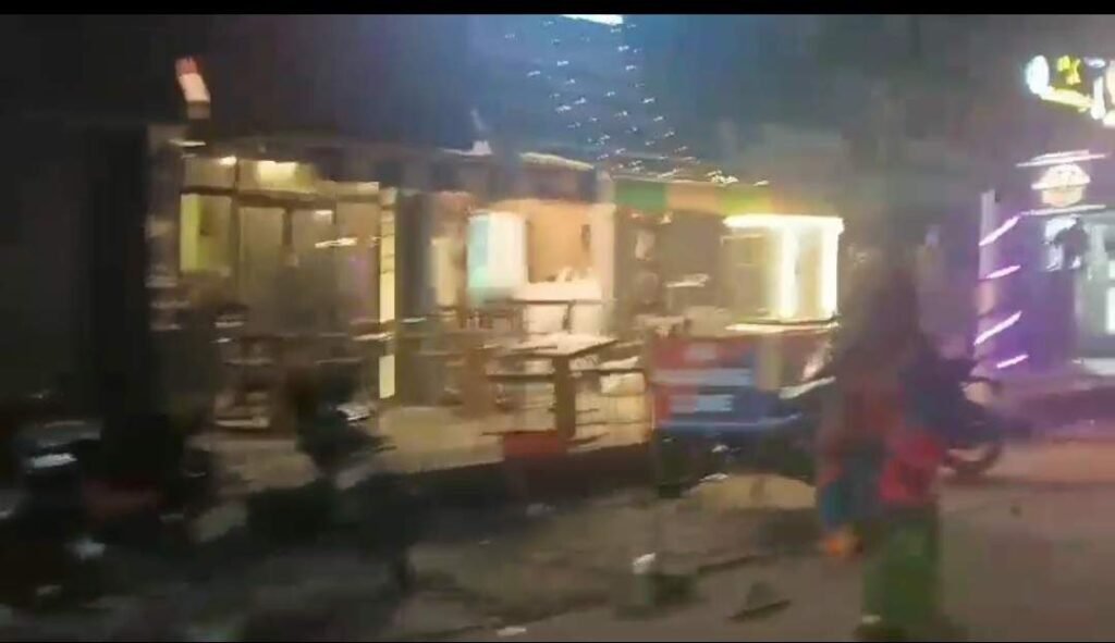 लखनऊ9जनवरी26*खानापूर्ति के तौर पर NO PARKING का बोर्ड*विभूति खंड चौकी प्रभारी की जिम्मेदारी 2000 रुपए के जुर्माने के साथ खत्म*