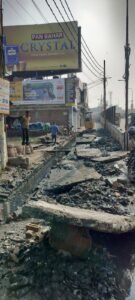 लखीमपुर खीरी १ जनवरी २६ *  नगर पालिका की लापरवाही से शहर की यातायात व्यवस्था पूरी तरह चरमराई। ..