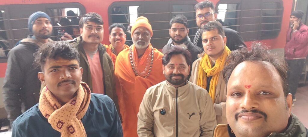 बनारस २ जनवरी २६ *बनारस से एक सौ इक्यावन तीर्थयात्रियों का समूह महाराष्ट्र रवाना। .. 