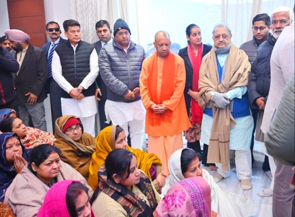 बरेली ३ जनवरी २६ * सीएम योगी पहुंचे बरेली। ... बरेली ३ जनवरी २६ * सीएम योगी पहुंचे बरेली। ...