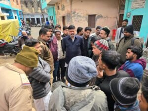 अयोध्या 4 जनवरी 26* बलात्कार और जघन्य हत्या के पीड़ित परिजनों से आज पूर्व मंत्री पवन पांडेय पहुंचे उनके घर 