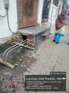 *लखनऊ 5  जनवरी 26 * स्मार्ट सिटी पर ग्राहड लगता रोड पर बेहता नली का गंदा पानी*....