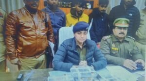 बाँदा 8 जनवरी 26 * अभियुक्तों के कब्जे से चोरी के नकद रुपए मोटरसाइकिल बरामद। .