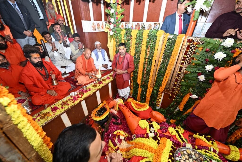 उत्तरप्रदेश  10 जनवरी 26 * मुख्यमंत्री योगी आदित्यनाथ पूजा-अर्चना जनकल्याण की कामना की. .