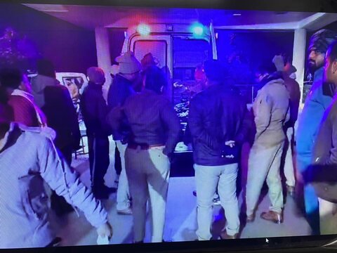 बांदा16 जनवरी २०२६ * पुलिस कर्मी ने धारदार हथियार से बेटी और पत्नी पर किया जानलेवा हमला