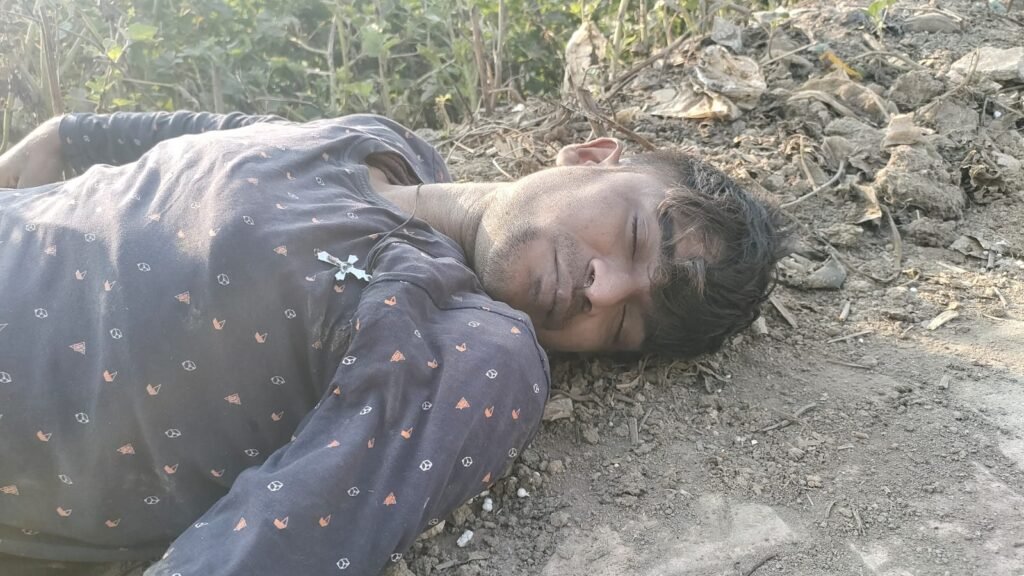 वाराणसी 21 जनवरी 26 * नदी के किनारे मिला 24 वर्षीय अज्ञात युवक का शव. ...