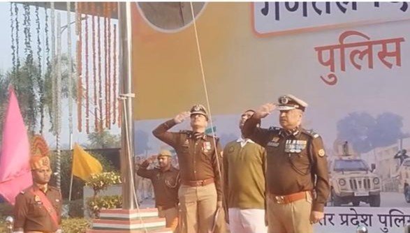 लखनऊ २६ जनवरी २०२६ * डीजीपी राजीव कृष्ण जी ने पुलिस मुख्यालय पर किया ध्वजारोहण 