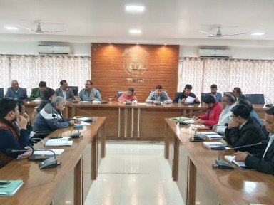 बाँदा ३१जनवरी२६*जिलाधिकारी बाॅदा जे0 रीभा की अध्यक्षता में आगामी माह फरवरी में दिनांक 15 से 17 फरवरी, 2026 को प्रस्तावित कालिन्जर महोत्सव के आयोजन की तैयारियों सेे सम्बन्धित बैठक कलेक्ट्रेट सभागार में सम्पन्न हुई। बाँदा ३१जनवरी२६*जिलाधिकारी बाॅदा जे0 रीभा की अध्यक्षता में आगामी माह फरवरी में दिनांक 15 से 17 फरवरी, 2026 को प्रस्तावित कालिन्जर महोत्सव के आयोजन की तैयारियों सेे सम्बन्धित बैठक कलेक्ट्रेट सभागार में सम्पन्न हुई।