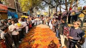 नोएडा २७ जनवरी २६*आज नोएडा में महानगर कांग्रेस कमेटी नोएडा द्वारा मनरेगा बचाओ संग्राम को लेकर मजदूरों के बीच चर्चा* |