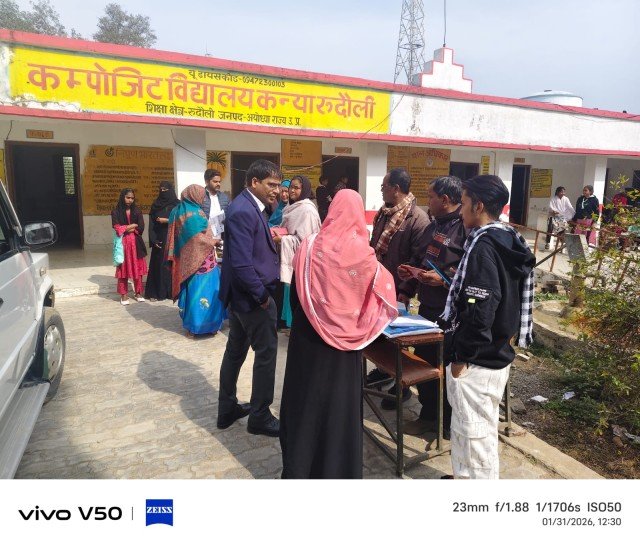 अयोध्या ३१जंवरी २६ * मतदान केंद्रों का एसडीएम ने किया निरीक्षण,अनुपस्थिति तीन बीएलओ पर जताई नाराजगी,कार्यवाही के निर्देश