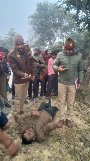 अयोध्या ३० जनवरी २६ *रूदौली–अमानीगंज मार्ग पर तालाब से 28 वर्षीय युवक का शव और उसकी मोटरसाइकिल मिलने से हड़कम्प ,हादसे की आशंका