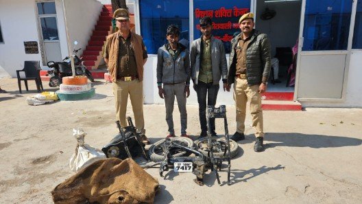 बाँदा6फरवरी26**थाना कोतवाली नगर पुलिस द्वारा मोटरसाइकिल चोरी करने वाले दो अभियुक्तों को किया गया गिरफ्तार । 