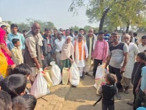 अयोध्या 11 फ़रवरी 26*रूदौली विधायक रामचंद्र यादव ने आग पीड़ित परिवारों को आर्थिक सहायता और राहत सामग्री वितरित की