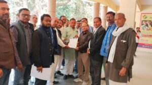 बाँदा 13 फ़रवरी 26*बीएसपी कार्यकर्ताओं ने भ्रष्ट सहायक अभियंता की डीएम को लिखित शिकायत दी 