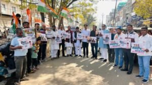 नोयडा 13 फ़रवरी 26*मनरेगा बचाओ संग्राम के क्रम मे की गई शंतिपूर्ण पदयात्रा 