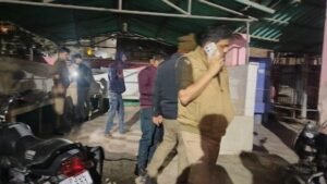 हरदोई 14 फ़रवरी 26*एक ही बाइक पर सवार थे चार लोग, चालक ने नहीं पहना था हेलमेट।