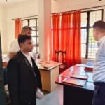 कौशाम्बी 16 फ़रवरी 26*जिलाधिकारी ने कलेक्ट्रेट में स्थित विभागों/पटलों का किया आकस्मिक निरीक्षण*