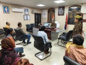 कौशाम्बी19 फ़रवरी26*पुलिस कार्यालय पहुंचे फरियादियों की समस्याओं को एसपी ने सुना*