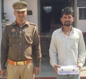 *मथुरा 21 फरवरी 26*थाना जमुनापार पुलिस टीम द्वारा एक अभियुक्त को अवैध हथियार सहित किया गिरफ्तार ।