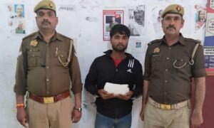 मथुरा 22 फरवरी 26थाना वृन्दावन पुलिस टीम द्वारा एक अभियुक्त को 300 ग्राम अवैध गांजा सहित गिरफ्तार किया गया