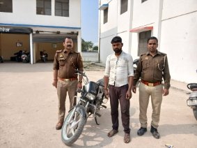 कौशाम्बी 23 फ़रवरी 26*चोरी की बाइक के साथ अभियुक्त को कोखराज पुलिस ने किया गिरफ्तार*