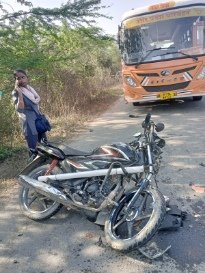 बांद 25 फरवरी26*बाइक और रोडवेज की हुई आमने-सामने जोरदार 