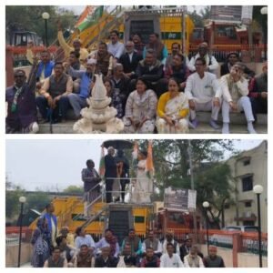 बाँदा 19 फ़रवरी 26* कांग्रेस कार्यकर्ताओ पर लाठीचार्ज व प्रदेश अध्यक्ष के साथ बदसलूकी के विरोध मे प्रदर्शन 