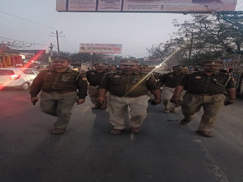 मथुरा 28 फरवरी 26*वरिष्ठ पुलिस अधीक्षक मथुरा के निर्देश पर सभी प्रभारी द्वारा अपने थाना क्षेत्र में पैदल गश्त*