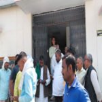 अयोध्या २६ फरवरी २६ * माझा बरहटा बड़ीमुजहानियां में पुराने आवास को गिराए जाने के विरोध में वार्डवासियों ने सौंपा ज्ञापन