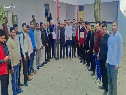 अयोध्या २५ फरवरी २६ * विवादित फ़िल्म यादव जी की लव स्टोरी को प्रतिबंधित किये जाने के लिए दिया गया मांगपत्र