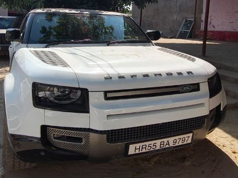 मथुरा 26 फरवरी 26*थाना गोवर्धन पुलिस द्वारा शादी समारोह में दहशत फैलाने वाले लेन्ड रोवर डिफेन्डर जब्त की गयी ।*