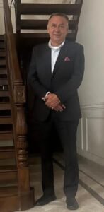 पंजाब 2 फरवरी 26 * ड्रग इंस्पैक्टर रमन गुप्ता ने बस स्टैंड के पास मेडीकलों की जांच। .. ड्रग इंस्पैक्टर रमन गुप्ता ने बस स्टैंड के पास मेडीकलों की जांच की अबोहर में अवैध रूप से बिक रहे प्रेगा कैप्सूल पर लगेगी लगाम या सिर्फ औपचारिकता? अबोहर, 02 फरवरी (सोनू/शर्मा): नशीली दवाओं की बढ़ती समस्या को लेकर स्वास्थ्य विभाग एक बार फिर हरकत में नजर आया है। ड्रग इंस्पैक्टर रमन गुप्ता ने सोमवार को अबोहर के व्यस्त बस स्टैंड क्षेत्र के आसपास स्थित मेडिकल स्टोरों की अचानक जांच की। जांच के दौरान ड्रग इंस्पैक्टर ने विशेष रूप से नशीले प्रभाव वाली दवाओं, खासकर परेगा कैप्सूल की बिक्री पर ध्यान केंद्रित किया। उल्लेखनीय है कि अबोहर सहित आसपास के इलाकों में परेगा कैप्सूल का अवैध उपयोग और खुलेआम बिक्री लंबे समय से चर्चा का विषय बना हुआ है। यह दवा डॉक्टर की पर्ची के बिना भी आसानी से उपलब्ध हो जाती है, जो कानून का खुला उल्लंघन है। ड्रग इंस्पैक्टर रमन गुप्ता ने जांच के दौरान दवाओं की खरीद-बिक्री से जुड़े बिल, स्टॉक रजिस्टर और डॉक्टरों की पर्चियों का मिलान किया। कुछ मेडिकल स्टोरों को नियमों का पालन करने की सख्त हिदायत दी गई, वहीं संदिग्ध पाए गए स्टोरों पर आगे की कार्रवाई के संकेत भी दिए गए हैं। हालांकि, जांच के दौरान किसी बड़ी बरामदगी या सीधी कार्रवाई की आधिकारिक पुष्टि नहीं की गई। शहरवासियों और सामाजिक संगठनों ने मांग की है कि केवल एक-दो दिन की जांच से समस्या का समाधान नहीं होगा। यदि वास्तव में अबोहर में अवैध रूप से बिक रहे परेगा कैप्सूल पर नियंत्रण पाना है, तो लगातार औचक निरीक्षण, दोषी मेडिकल स्टोरों के लाइसेंस रद्द करने और पुलिस के साथ संयुक्त कार्रवाई की जरूरत है। अब सवाल यह उठता है कि क्या ड्रग इंस्पैक्टर रमन गुप्ता की यह कार्रवाई अबोहर में नशीली दवाओं के अवैध कारोबार पर प्रभावी रोक लगा पाएगी, या फिर यह कार्रवाई भी पहले की तरह कुछ दिनों की औपचारिकता बनकर रह जाएगी। शहर की जनता की निगाहें अब स्वास्थ्य विभाग की अगली कार्रवाई पर टिकी हुई हैं। फोटो:4 ड्रग इंस्पैक्टर मेडीकलों पर जांच करते हुए।