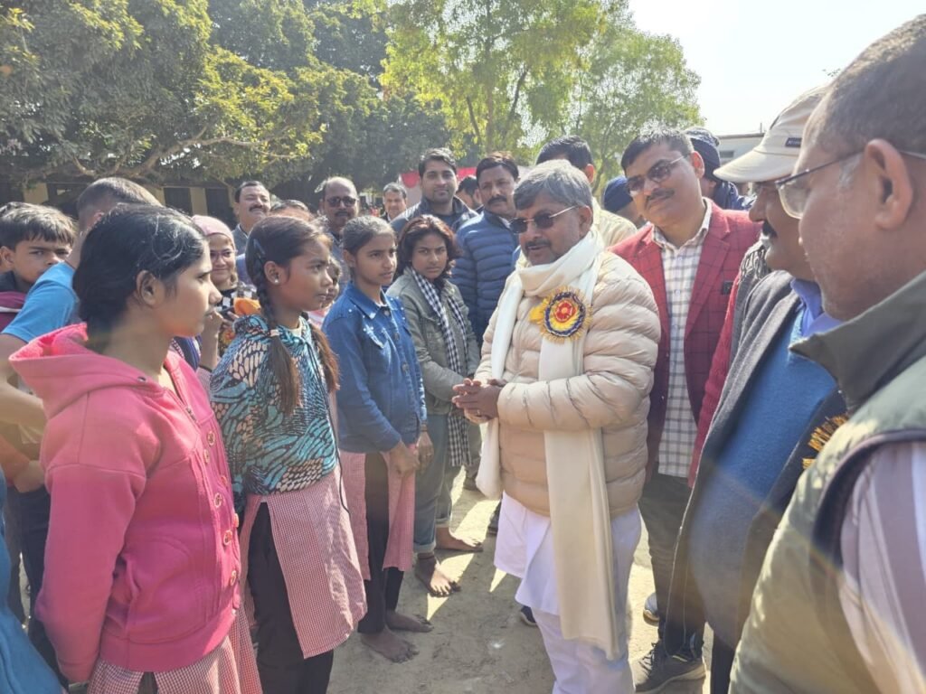 अयोध्या 4 फरवरी 26 * पेड़ से लटकता किशोरी का शव बरामद। .