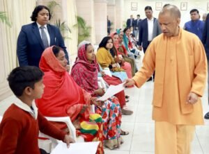 लखनऊ9फ़रवरी 26 * सीएम ने जनता दर्शन में सुनी लोगो की समस्याएं 