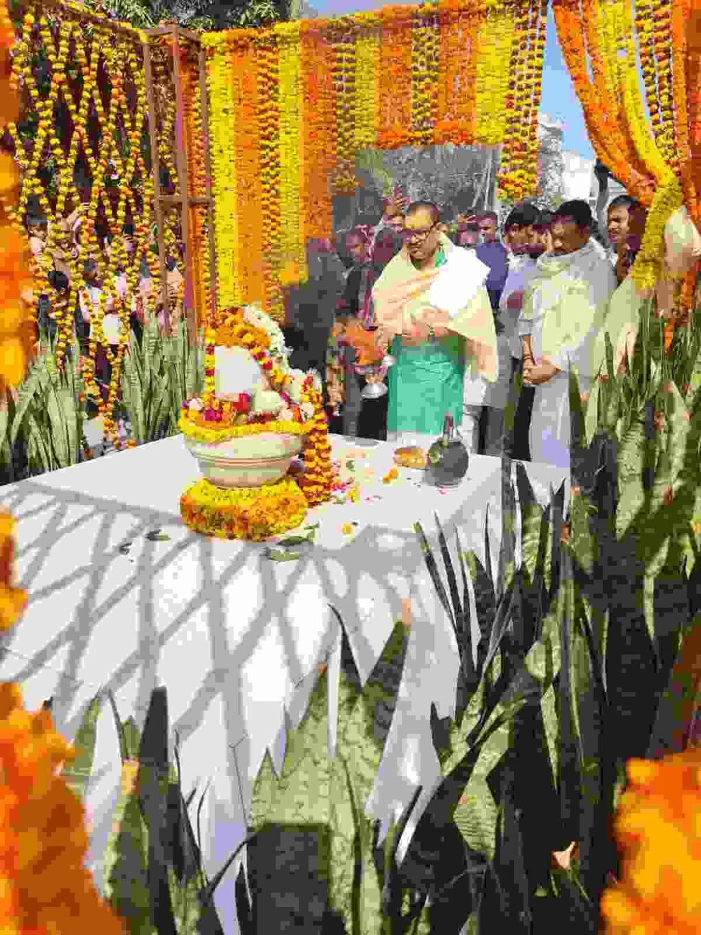 वाराणसी१० फरवरी २६ * महानिर्वाण दिवस व अभिषेक दिवस पर अघोरपीठ में लगा भक्तों का तांता