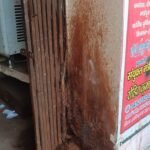 लखीमपुर११फरवरी २६ * तहसील सदर स्थित रजिस्ट्रार कार्यालय का प्रवेश द्वार गंदगी का शिकार हो गया है