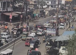 लखीमपुर13 फ़रवरी २६ * शहर का सबसे व्यस्त मार्ग राजापुर इन दिनों जाम के झाम की वजह से बुरी तरह त्रस्त है