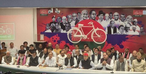 लखनऊ15 फरवरी 26*हुजन समाज पार्टी की सरकार में कद्दावर मंत्री रहे Naseemuddin Siddiqui ने आज समाजवादी पार्टी का दामन थाम लिया।