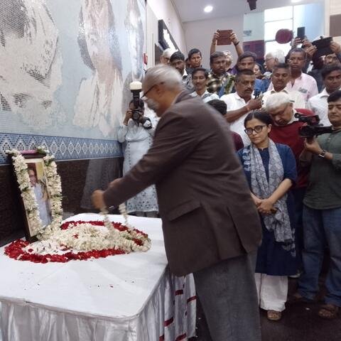 कोलकाता १५ फ़रवरी २६  * कॉमरेड समीर दा को श्रद्धांजलि देते हुए योगेन्द्र यादव राष्ट्रीय अध्यक्ष एन डी पी एफ