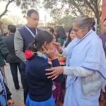 लखनऊ१८फरवरी२६* परीक्षा के प्रथम  दिन माध्यमिक शिक्षा मंत्री ने छात्राओं को टीका चंदन करते हुए मीठा कराया गया।