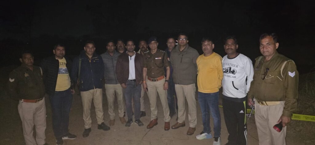 मथुरा 21 फरवरी 26*थाना फरह पुलिस व स्वाट टीम द्वारा 25000 हजार रुपये के इनामिया अभियुक्त को किया गिरफ्तार ।