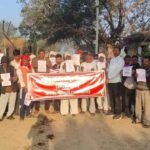 मैनपुरी १२ फरवरी २६ * अखिल भारतीय एकीकृत किसान सभा के पदाधिकारिओं और किसानों ने जलाई चार लेबर कोड और बिजली विधेयक बीज विधेयक की प्रतियां. .!!